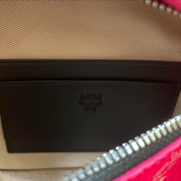 LIMITED EDITION BRAND NEW MCM Fanny
Pack
Come With tags and dust bag - Picture 4 of 5